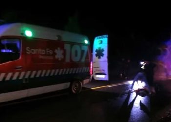 Santa Fe: Un hombre intentó matar a su pareja, luego chocó su moto contra un auto y se mató