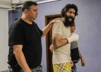 Trasladaron a Gil Pereg  al dentista por un fuerte dolor de muelas custodiado por ocho guardias y esposado