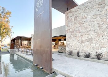 Vibe wine & food abrió sus puertas e invitan a conocer su amplio menú, moderno salón y espectacular vista de las montañas