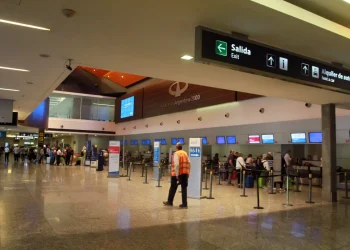 Vuelos a Mendoza demorados por amenaza de bomba en Aeroparque