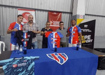 Pedal hizo la presentación de su nueva indumentaria