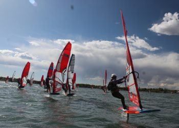El Nihuil vivió un histórico Sudamericano de Windsurf Fórmula Foil.