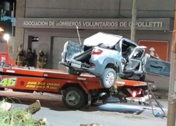 Conmoción en Cipolletti: Tres jóvenes murieron al embestir un poste y un árbol