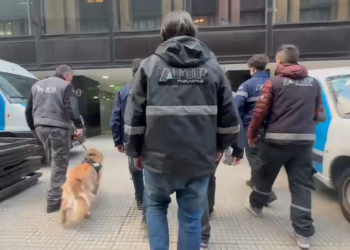 Tensión cambiaria: el Gobierno aseguró haber desbaratado a “la mayor cueva de la City porteña”