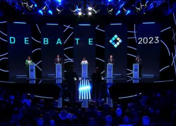 Mientras los políticos “debaten”, la sociedad sigue aguardando soluciones