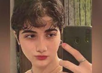 La «Policía de la Moral» iraní atacó salvajemente a una adolescente de 16 años por no llevar el velo