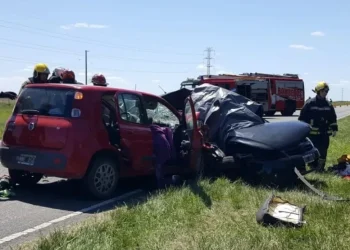 Otra tragedia en una ruta del país:  un matrimonio murió tras chocar contra un auto y su hija de cuatro años está grave
