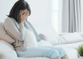 Echó a su inquilina embarazada por un insólito motivo y le ofreció una indignante «compensación»