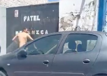 Una escena digna de comedia: Persiguen a un «amante» completamente desnudo por las calles de Salta