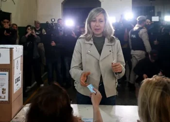 Myriam Bregman fue la primera de los cinco candidatos presidenciales en votar