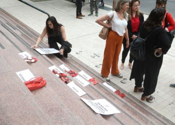 Eliminación de la violencia contra la mujer: se llevó a cabo ayer la 3ª muestra “Zapatos Rojos” en Tribunales de San Rafael