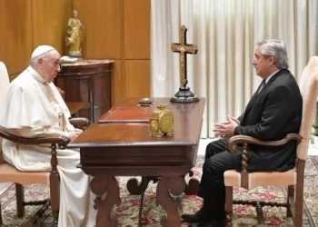 Alberto Fernández postergó su viaje al Vaticano y se encontrará con Francisco después de dejar la presidencia
