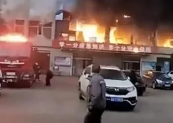 Ascienden a 26 las muertes por un incendio en China y hay decenas de heridos