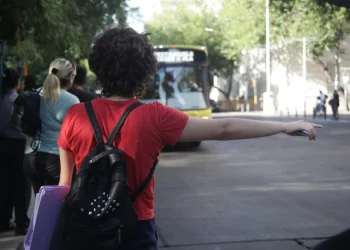 Con inteligencia artificial, la DGE calculó cuántos chicos están en riesgo alto de dejar la escuela