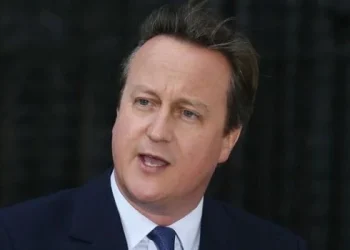 David Cameron reapareció en la política británica como ministro de Relaciones Exteriores