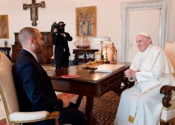 El Papa recibió a Martín Guzmán en el Vaticano