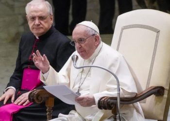 El Papa reduce parte de su agenda por una inflamación pulmonar que trata con antibióticos