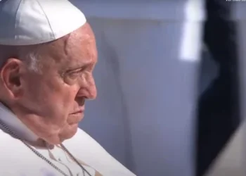 El papa Francisco se disculpó por no poder leer un discurso: «No estoy bien de salud»