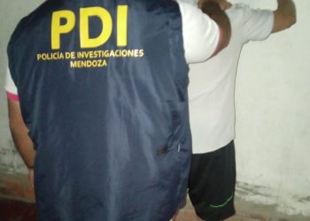 Detienen a un joven acusado de robar y golpear a un hombre