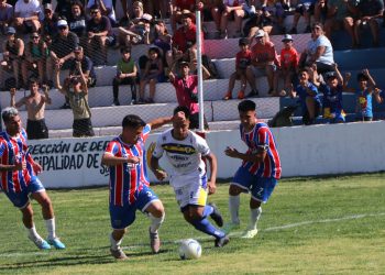 Lamentable: con un final que terminó a las piñas y dejó un jugador hospitalizado, Pedal y Huracán empataron 2-2