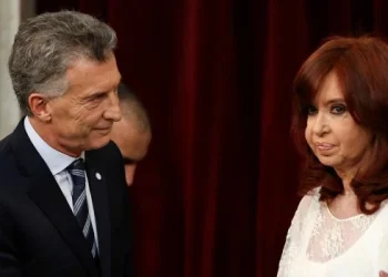 Macri y Cristina viajarán al exterior después del balotaje