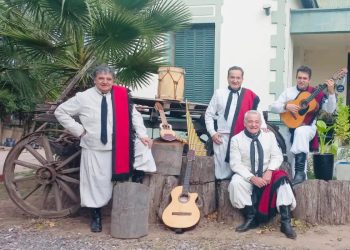 El conjunto “Los Fronterizos” se presentó en “La Peña de Morfi” y Mora adelantó que tocarán en Bolivia, EE.UU. y Filipinas