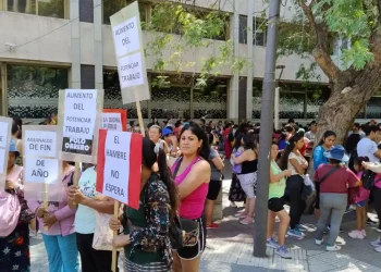 Piqueteros marcharon en Mendoza para reclamar el pago de un aguinaldo de fin de año