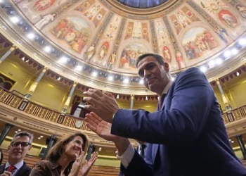Sánchez es reelegido como presidente en España pese a la controversia por la amnistía catalana