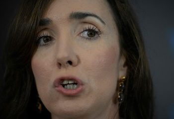 Victoria Villarruel votó en medio de una protesta de militantes de Derechos Humanos
