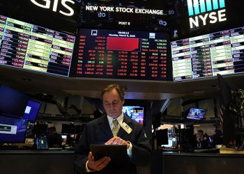 Con Milei en EE.UU., las acciones argentinas en Wall Street subieron un 14% y cayeron los dólares financieros