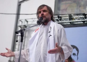 Para el padre Pepe Di Paola, «ningún hombre de fe puede votar una propuesta inhumana» como la de Milei