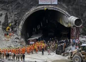 Logran rescatar a los 41 trabajadores que quedaron atrapados hace 17 días en un túnel de la India