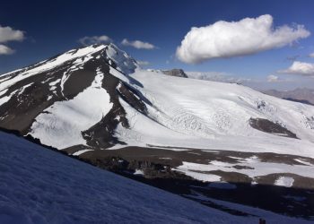 Buscan a tres andinistas desaparecidos desde el miércoles en el cerro Marmolejo: uno de ellos es mendocino