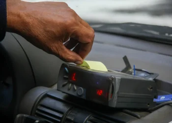 Antes de irse, Suarez modificó la forma en la que aumenta el servicio de taxis y remises