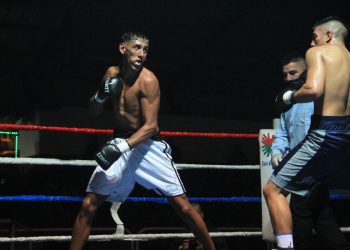 Noche de boxeo en el Congresos y Exposiciones
