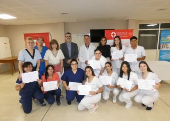 Entregaron mochilas técnicas del Programa PRONAFE a 42 enfermeros recibidos de la Cruz Roja local