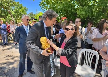 Por su labor y aporte al desarrollo de San Rafael, Emir Félix recibió el «Premio Cervantes»