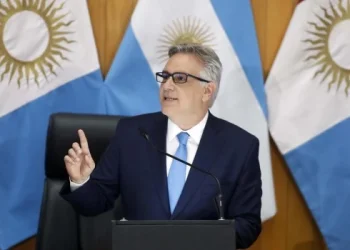 El nuevo gobernador de Córdoba anunció recortes en los salarios estatales