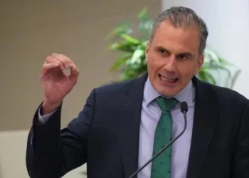 El vicepresidente del partido español VOX dijo que la Argentina «se va cayendo a pedazos de lo que fue el granero del mundo»