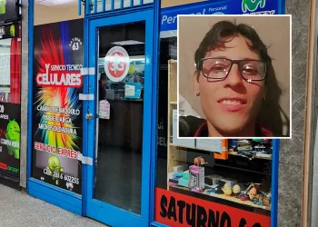 En bolsas y a la vista de todos: así retiraron el cadáver del joven asesinado en una galería del centro mendocino