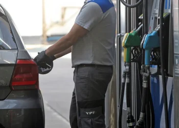 Estacioneros piden un aumento de 30%: a cuánto se irían las naftas en Mendoza