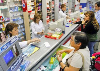 Cuál es la situación de las farmacias locales en relación a la atención de las obras sociales