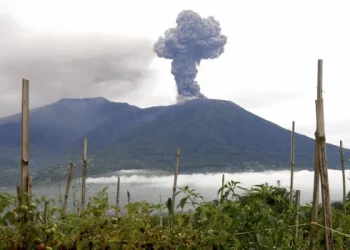 La erupción del volcán Marapi en Indonesia provoca al menos 11 muertos