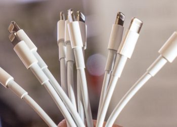 Las señales para darse cuenta que un cargador de celular está dañado