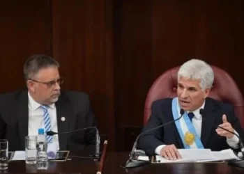Poggi asumió como gobernador de San Luis y se comprometió a «motorizar el cambio»