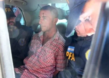 Procesan con prisión preventiva al hombre que arrojó una botella al Presidente