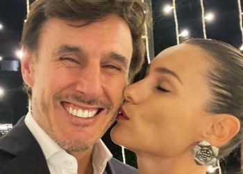 A los besos y abrazos: las fotos subidas de tono de Pampita y Roberto García Moritán que revolucionaron las redes