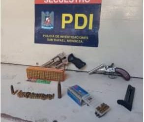 Amenazas: aprehenden a un hombre y secuestran dos armas