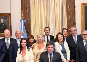 En una ceremonia a puertas cerradas y sin transmisión oficial, Javier Milei le tomó juramento a su Gabinete