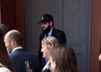 Revelaron la identidad del misterioso asistente de Javier Milei que lo sigue a todos lados: De quién se trata